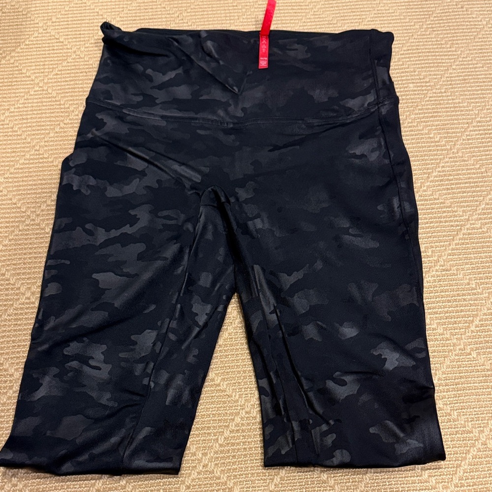 SPANX Black Camouflage Leggings size M - Picture 3 of 8